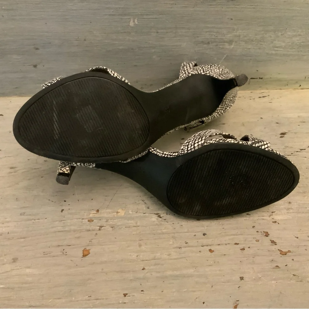 Kelly & Katie Black White Ankle Strap Kitten‎ Heels 3” Size 8.5 Good Condition